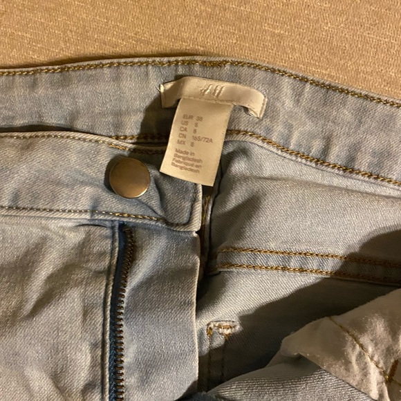 H&M Shorts - Picture 2 of 2